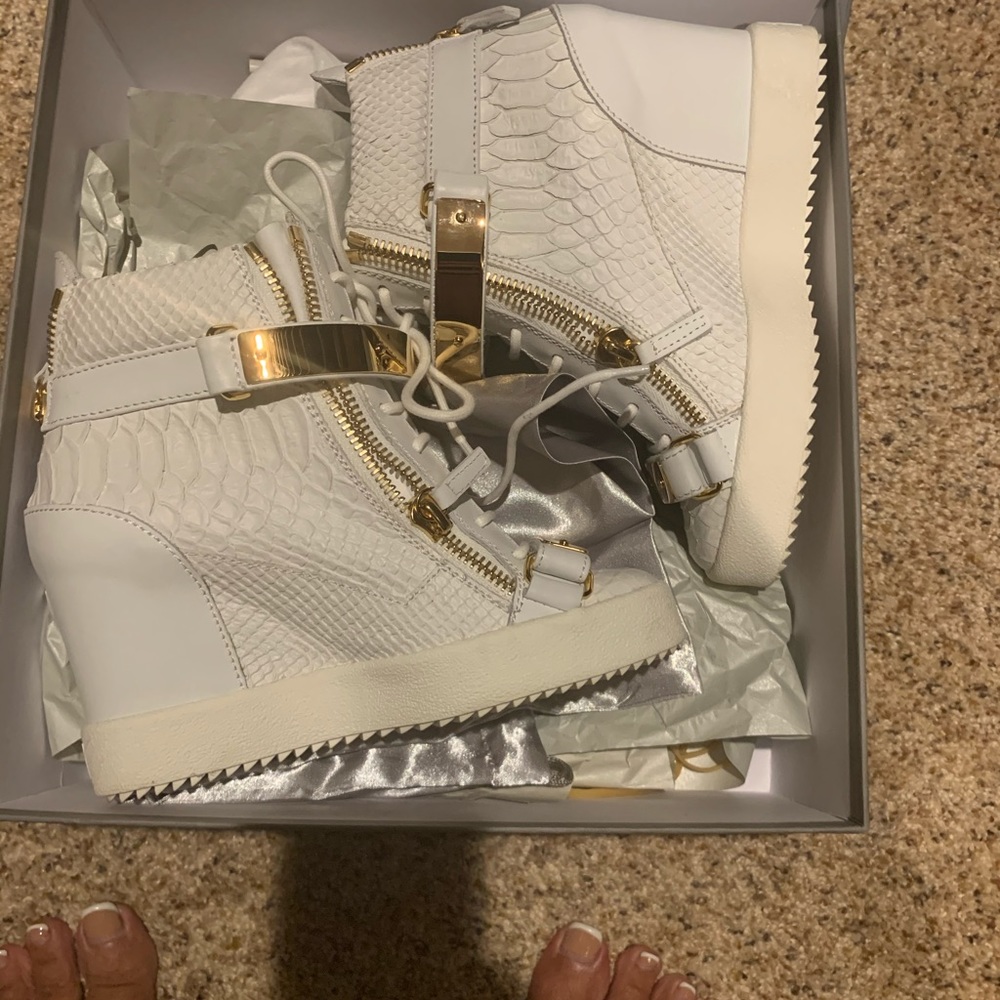 Sneakers worn 2 times like new